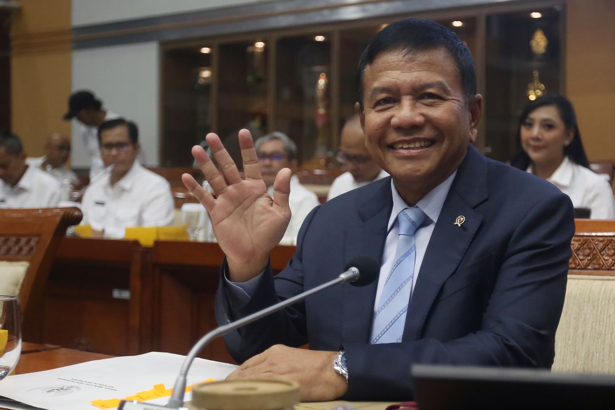 Muhammad Herindra saat menghadiri rapat kenegaraan dengan setelan jas biru.