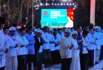 Zikir dan Doa Kebangsaan di Tugu Proklamasi Jakarta resmi buka Bulan Kemerdekaan RI ke-80 dengan semangat persatuan dan kebangsaan.