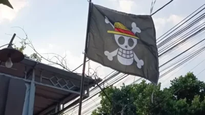 Kasus penamparan pedagang sayur di Bantaeng karena bendera One Piece diselesaikan damai. TNI dan korban sepakat berdamai.