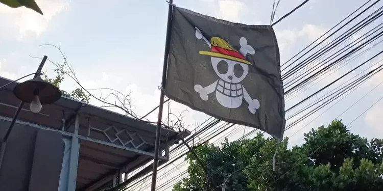 Kasus penamparan pedagang sayur di Bantaeng karena bendera One Piece diselesaikan damai. TNI dan korban sepakat berdamai.