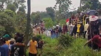 Kecelakaan Karnaval di Batang, Peserta Jatuh dari Truk