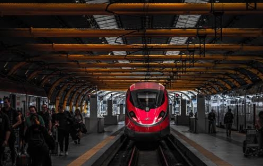 Dirut KAI: Kerugian Kereta Cepat Jakarta-Bandung "Bom Waktu"