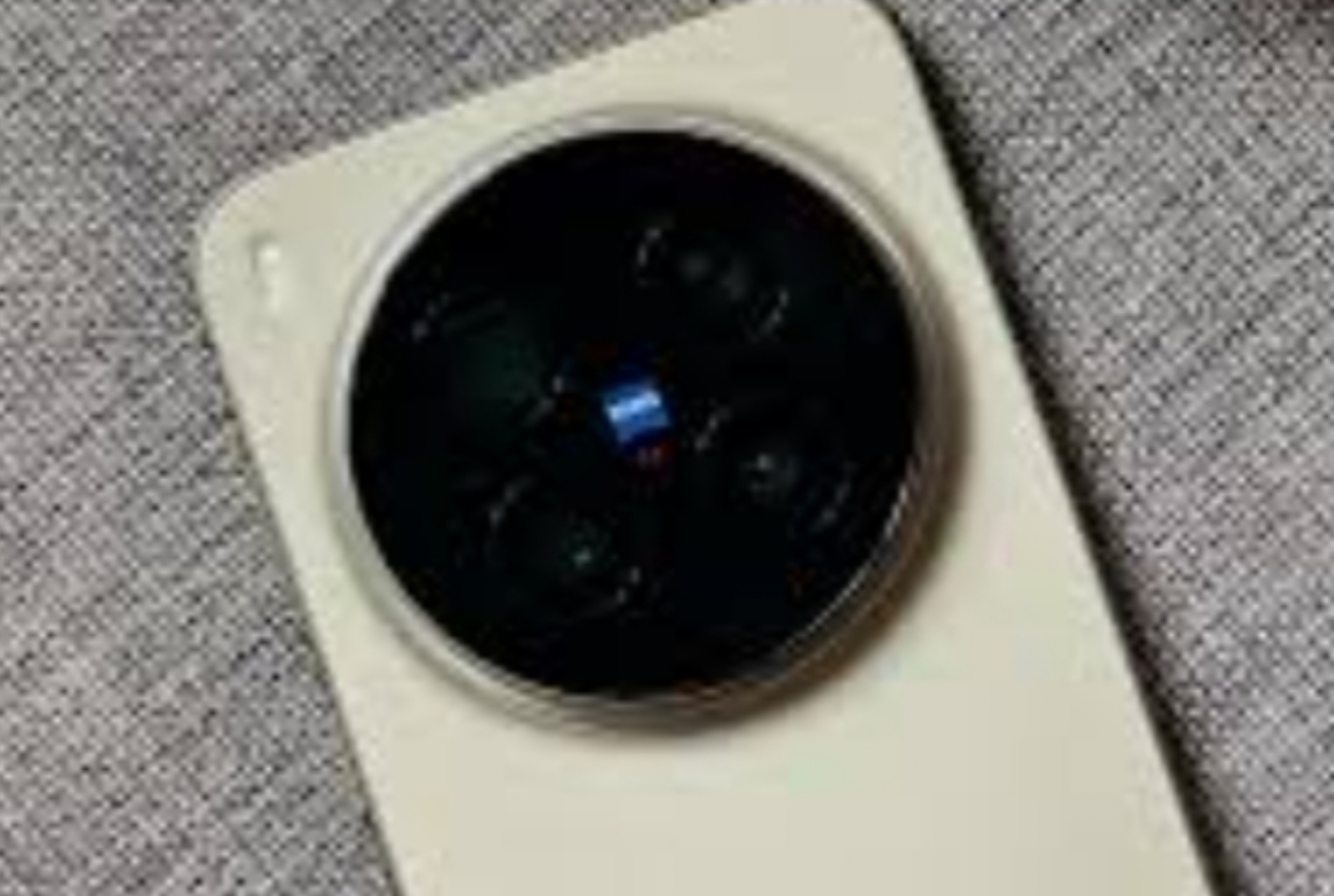 Vivo X300 Pro Rilis, Usung Layar Datar dan OriginOS 6