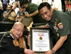 Luar Biasa! Jenderal TNI AD Pecahkan Rekor MURI Gelar Akademik Terbanyak