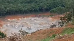 Rumah Kokoh Dirobohkan Menggunakan Jonder Terkait Ekspansi Pertambangan Emas PT SSM