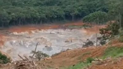 Rumah Kokoh Dirobohkan Menggunakan Jonder Terkait Ekspansi Pertambangan Emas PT SSM